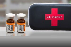 Naloxone kit